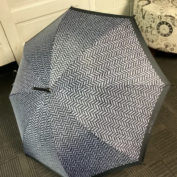 HALSTON vintage, beautiful umbrella, purples, and black - Picture 5 of 7